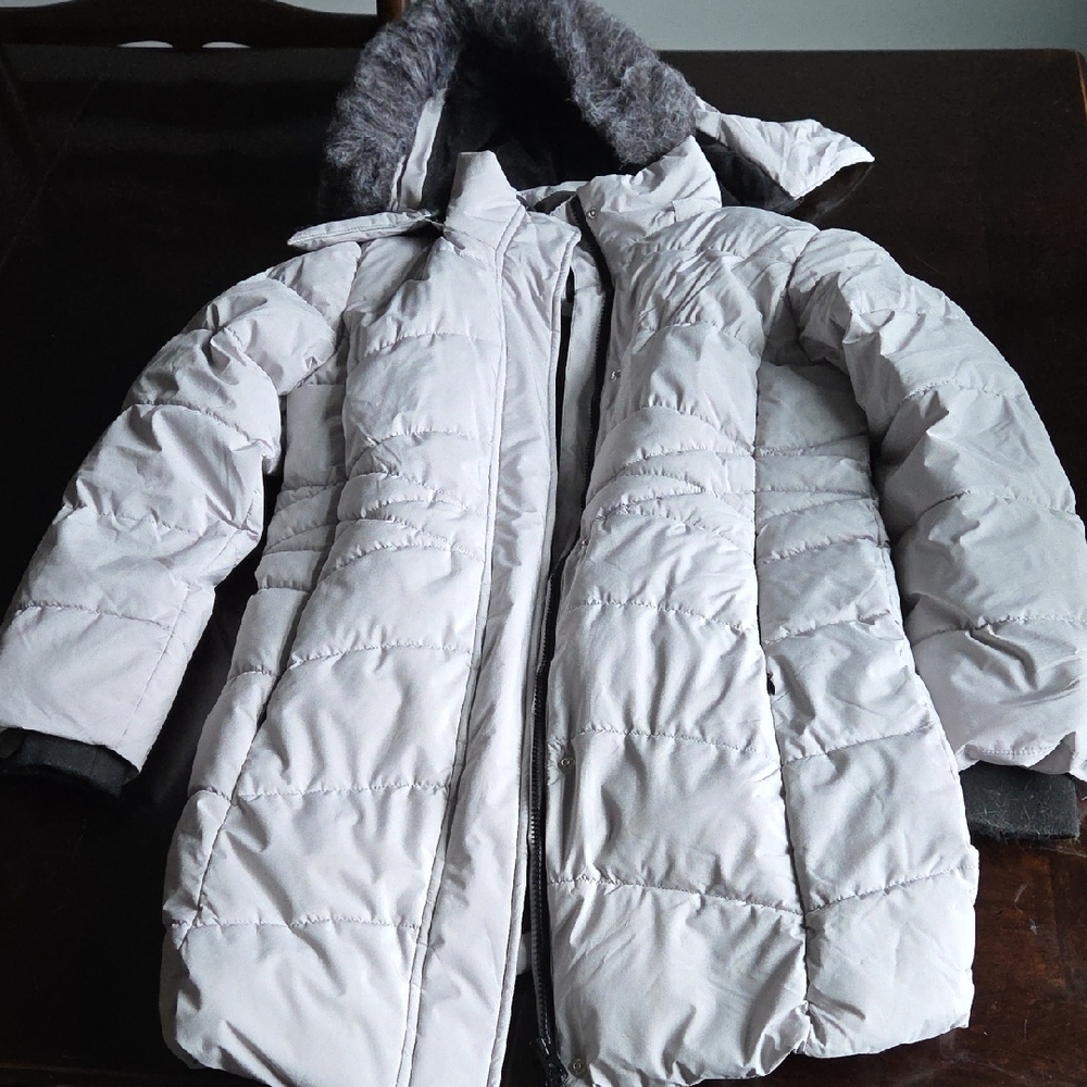 Stylish Gray Puffer Jacket with Hood